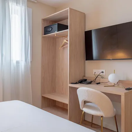 Hotel Grand Senia Orly